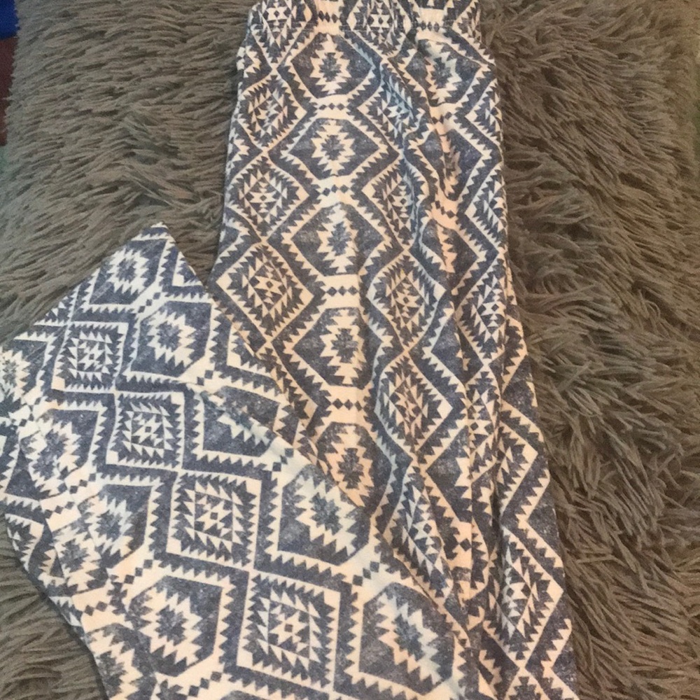 Blue patterned leggings